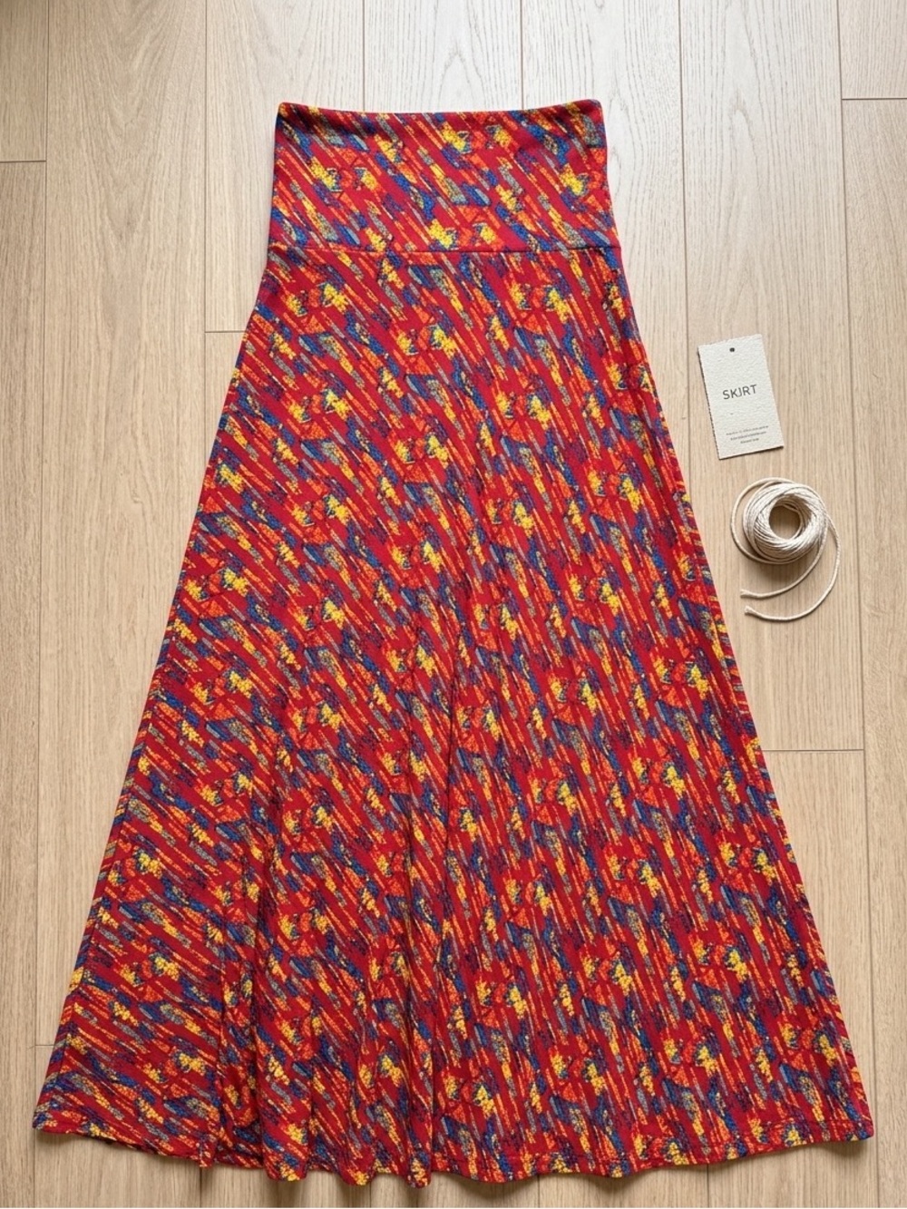 Simply Comfortable Vibrant Abstract Print High-Waisted Maxi Skirt - Medium